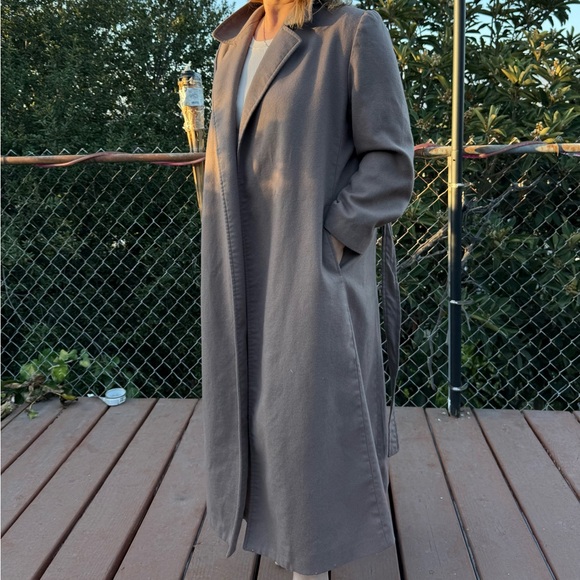 100% wool coat light brown with belt cut at the back - Picture 7 of 9